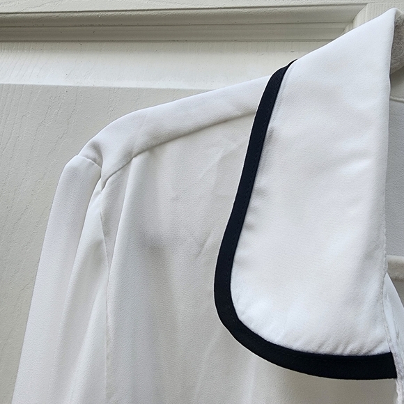 T Tahari White Button Down Blouse Size XL with Black Trim - Picture 12 of 12